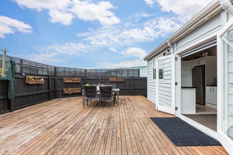 Photo of property in 104 Randwick Road, Moera, Lower Hutt, 5010