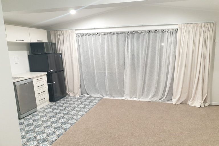 Photo of property in 14 Collingwood Road, Waiuku, 2123