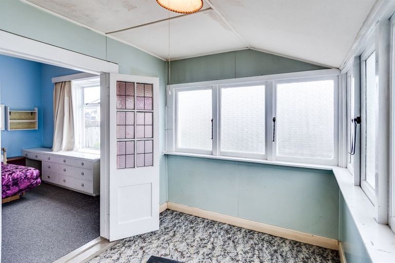 Photo of property in 67 Taradale Road, Onekawa, Napier, 4110