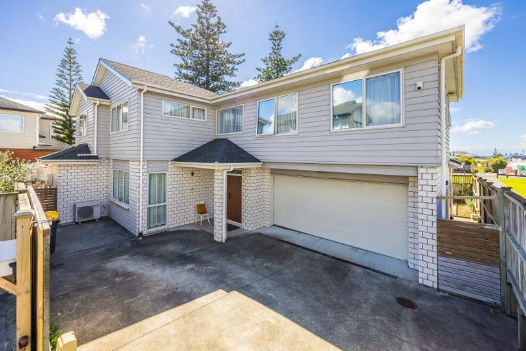 Photo of property in 45 Bordeaux Parade, Te Atatu South, Auckland, 0610