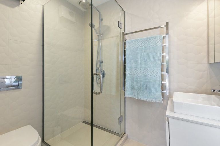 Photo of property in 10 Inglis Street, Seatoun, Wellington, 6022