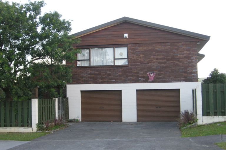 Photo of property in 12 Glucina Avenue, West Harbour, Auckland, 0618