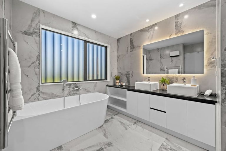 Photo of property in 17 Bremner Ridge Street, Flat Bush, Auckland, 2019