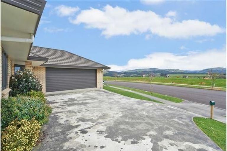 Photo of property in 157 Pacific Drive, Fitzherbert, Palmerston North, 4410