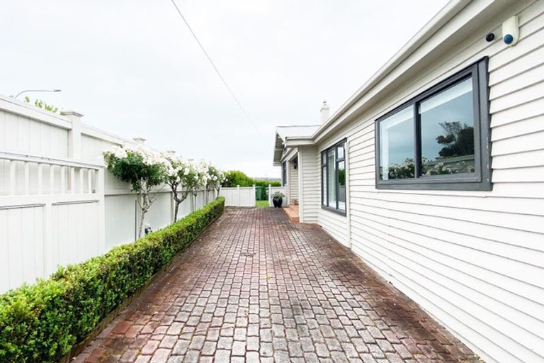 Photo of property in 1/1 Paparoa Road, Cockle Bay, Auckland, 2014