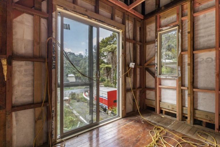 Photo of property in 37 Western Road, Laingholm, Auckland, 0604