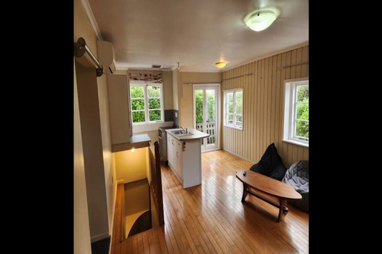 Photo of property in 9 Rangitoto Terrace, Milford, Auckland, 0620