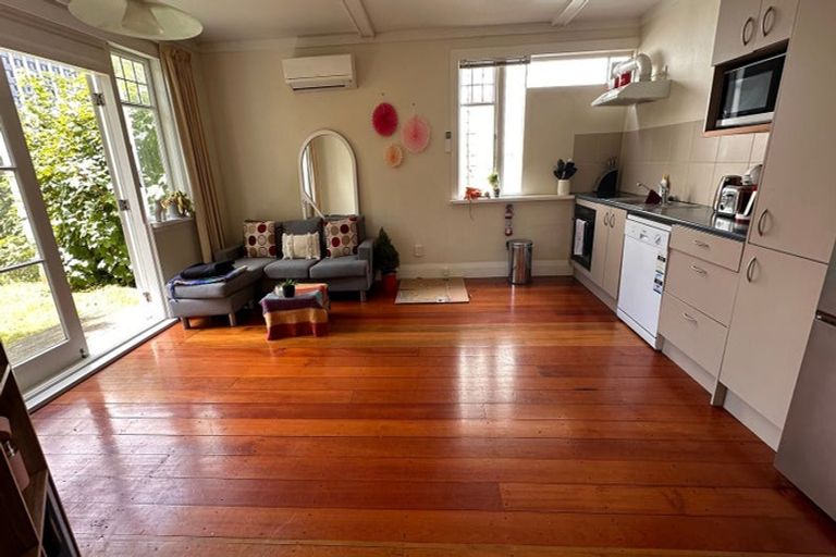 Photo of property in 1/17 Clifton Terrace, Kelburn, Wellington, 6012