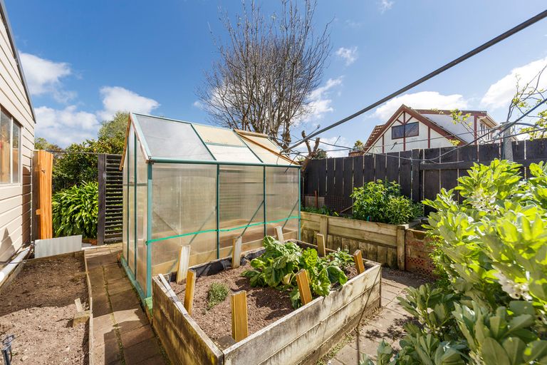 Photo of property in 12 Humphries Place, Awapuni, Palmerston North, 4412