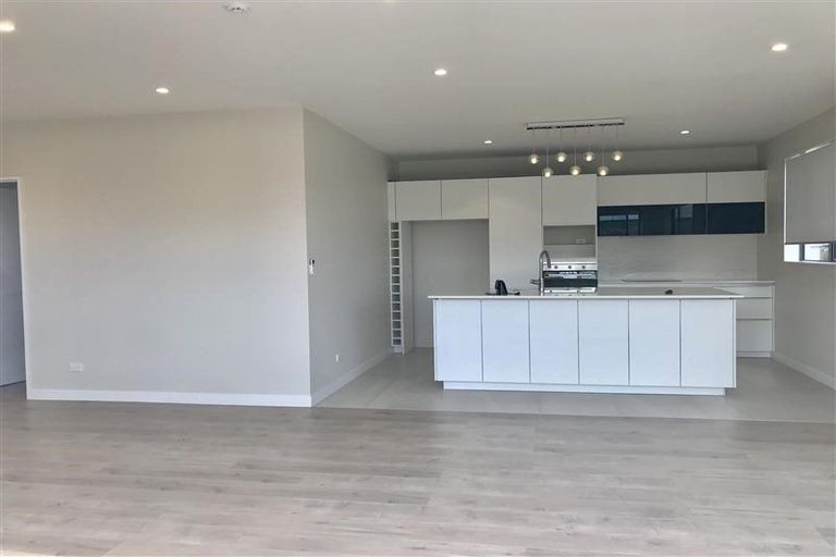 Photo of property in 50a Lewisham Street, Highland Park, Auckland, 2010