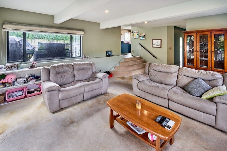 Photo of property in 12a Redwood Avenue, Tawa, Wellington, 5028