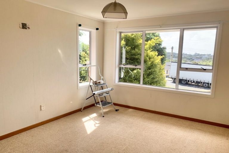 Photo of property in 22b Barron Drive, Green Bay, Auckland, 0604