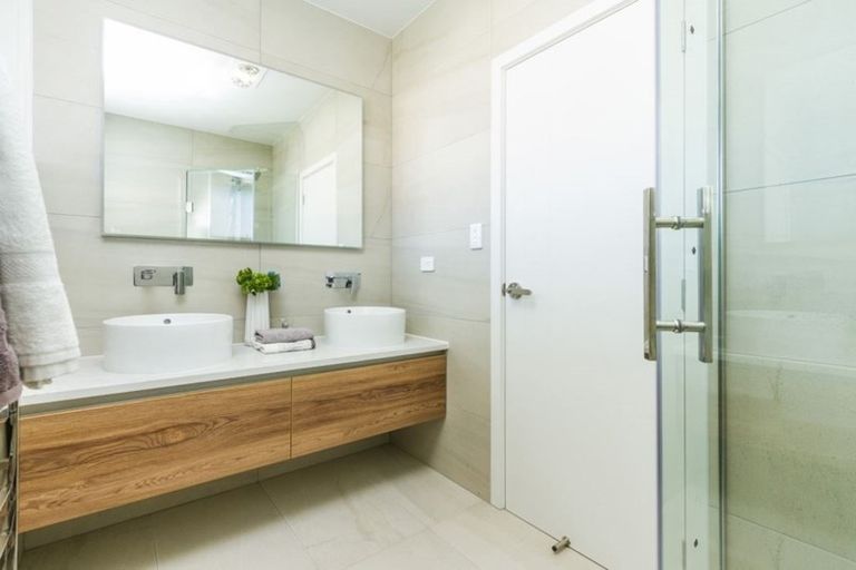 Photo of property in 43 Holland Road, Hillcrest, Auckland, 0627