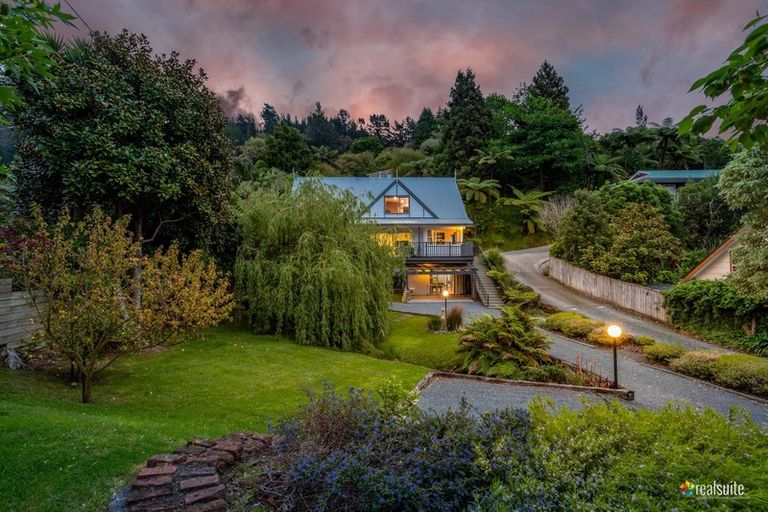 Photo of property in 24 Jocelyn Crescent, Pinehaven, Upper Hutt, 5019