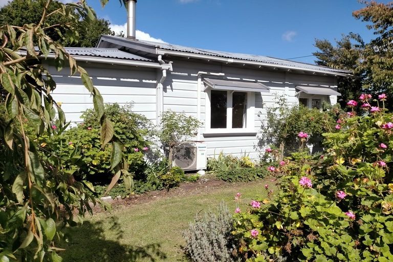 Photo of property in 8a Shanly Street, Waipawa, 4210