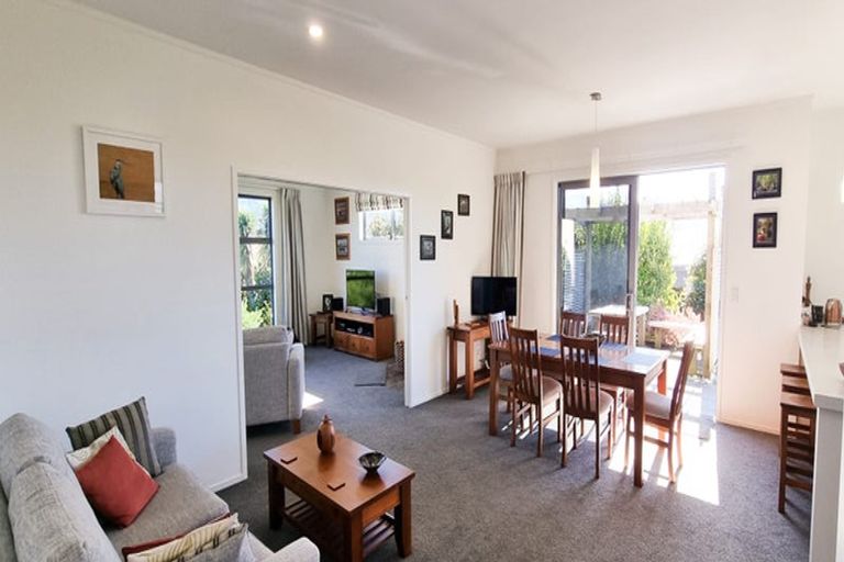 Photo of property in 6 Mcdonald Place, Collingwood, 7073