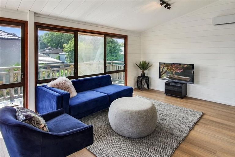 Photo of property in 2/44 Toroa Street, Torbay, Auckland, 0630