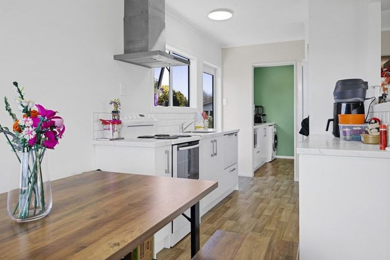 Photo of property in 6 Camellia Avenue, Bell Block, New Plymouth, 4312