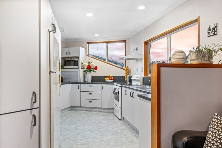 Photo of property in 24 Kaurilands Road, Titirangi, Auckland, 0604