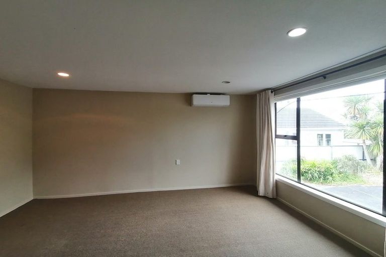 Photo of property in 1/90 Target Road, Totara Vale, Auckland, 0629