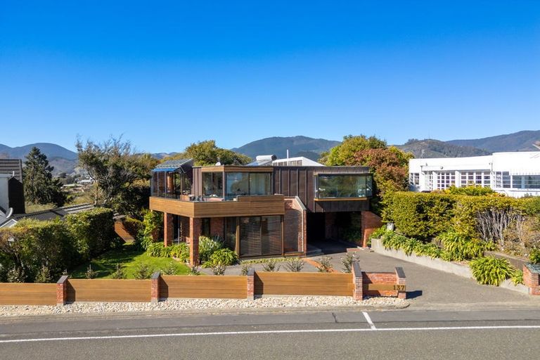 Photo of property in 137 Princes Drive, Britannia Heights, Nelson, 7010