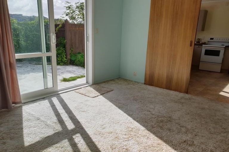 Photo of property in 5 Southern Cross Crescent, Island Bay, Wellington, 6023