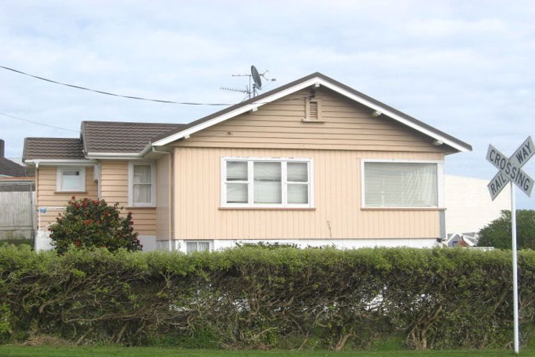 Photo of property in 12 Bayly Road, Moturoa, New Plymouth, 4310