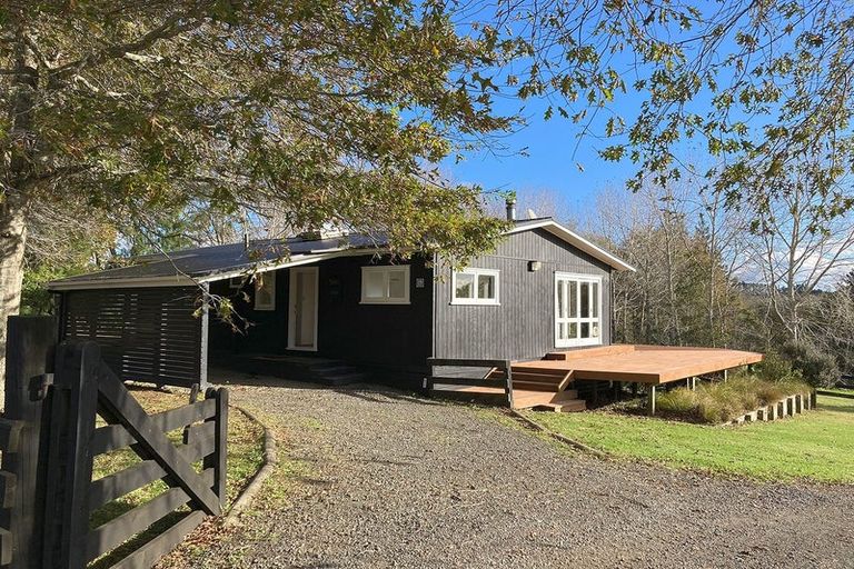 Photo of property in 16 Hull Road, Waitoki, Kaukapakapa, 0871