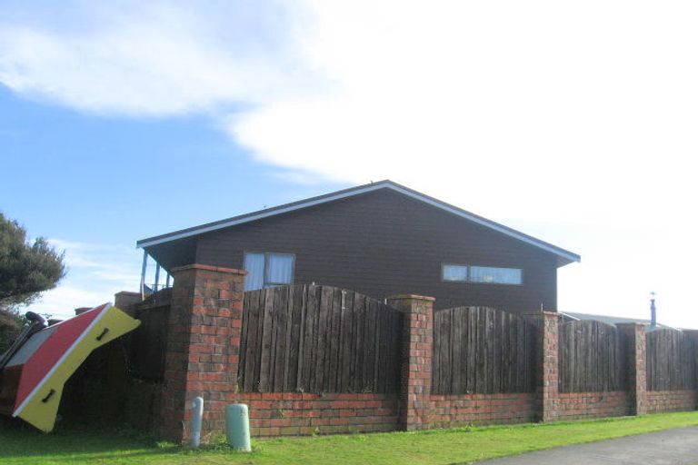 Photo of property in 23 Kinloch Place, Papakowhai, Porirua, 5024