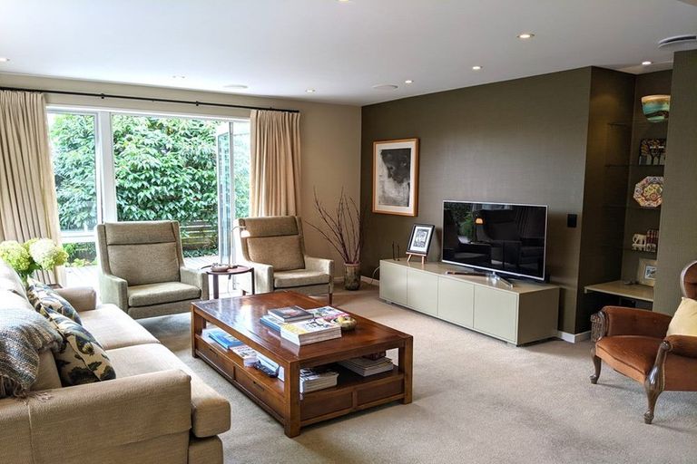 Photo of property in 24 Augusta Street, Redcliffs, Christchurch, 8081