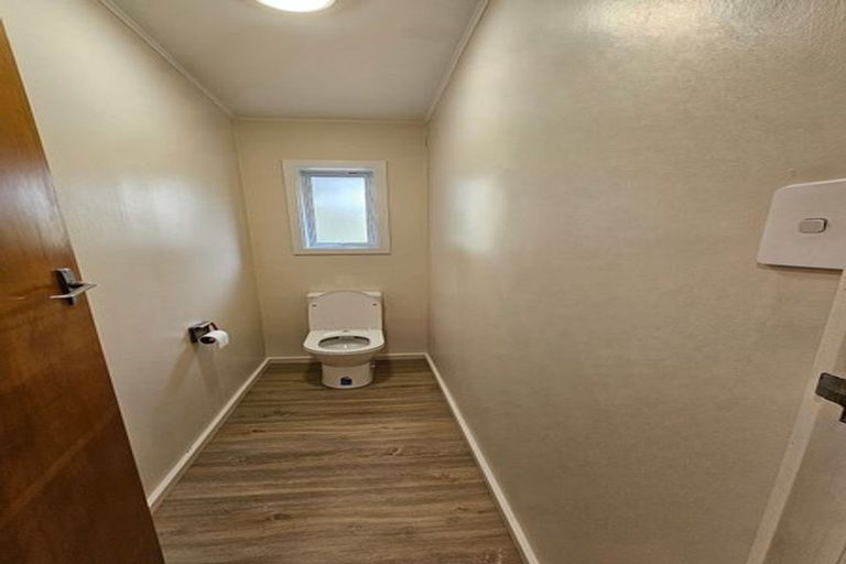 Photo of property in 11 Grimseys Road, Redwood, Christchurch, 8051