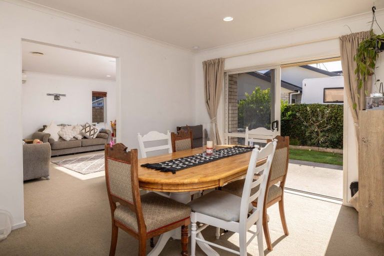 Photo of property in 2/100 Millers Road, Brookfield, Tauranga, 3110