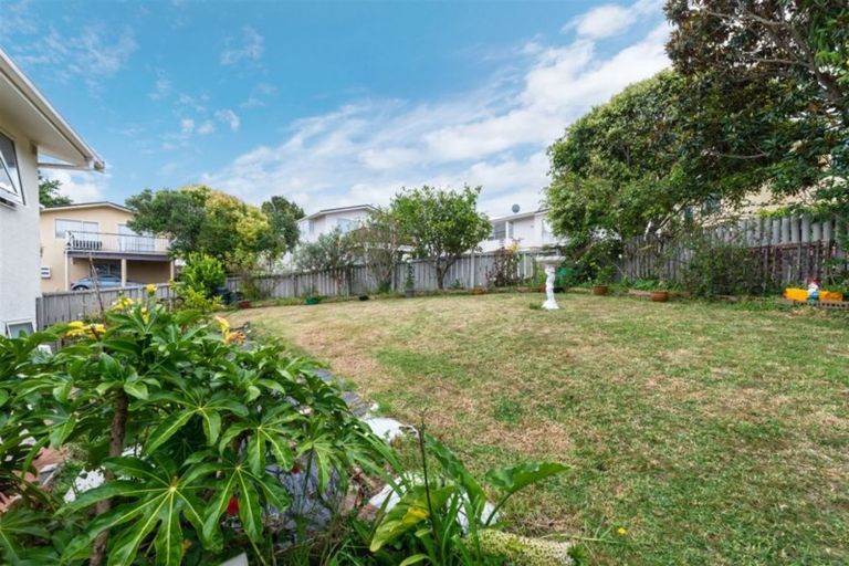 Photo of property in 80k Tirimoana Road, Te Atatu South, Auckland, 0602