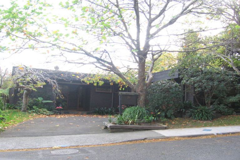 Photo of property in 21 Summit Road, Fairfield, Lower Hutt, 5011