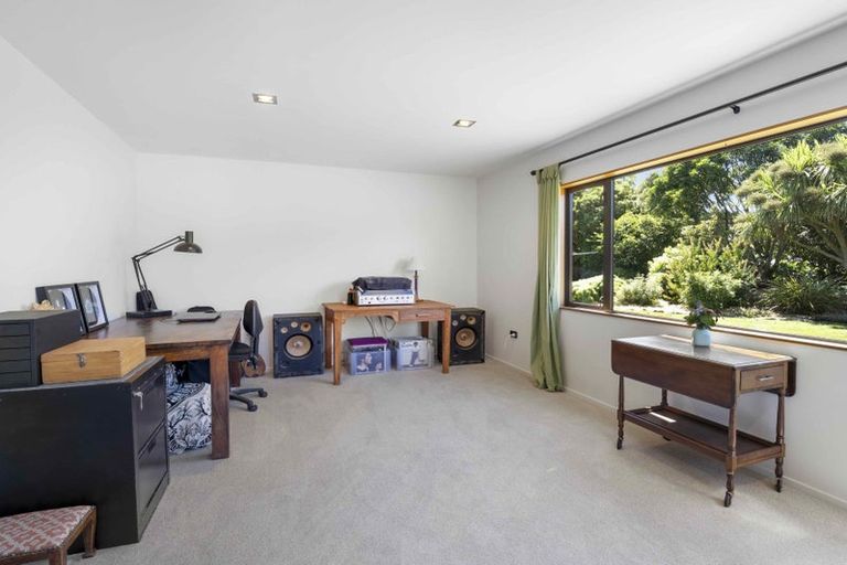 Photo of property in 424 Tararua Road, Levin, 5571