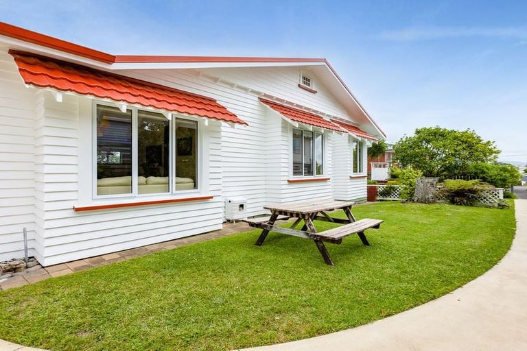 Photo of property in 4 Price Street, Westown, New Plymouth, 4310