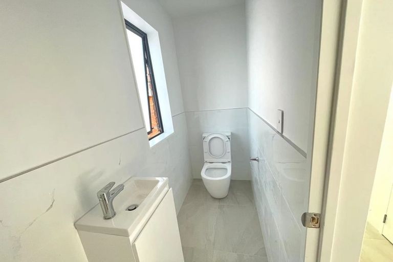 Photo of property in 21 Heathridge Place, Burswood, Auckland, 2013