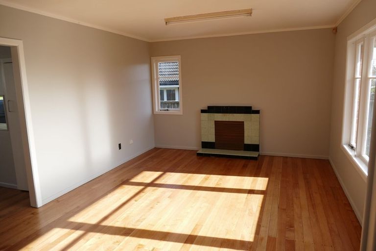 Photo of property in 50 Flanshaw Road, Te Atatu South, Auckland, 0610