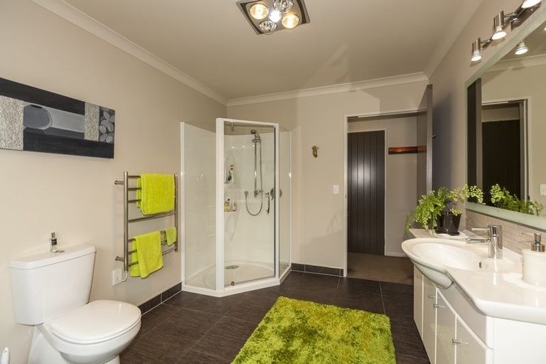 Photo of property in 22 Georgia Grove, Paraparaumu, 5032