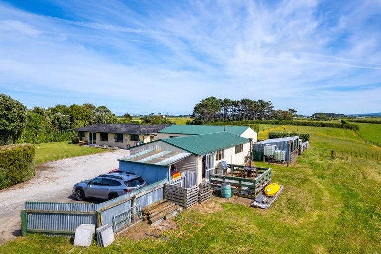 Photo of property in 2062 South Road, Otakeho, Hawera, 4678