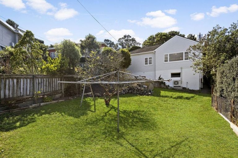 Photo of property in 35 Nevay Road, Miramar, Wellington, 6022