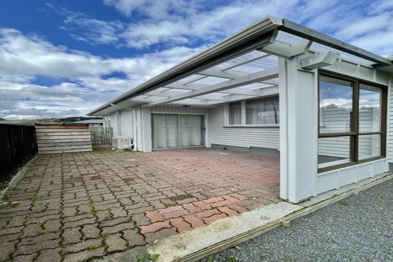 Photo of property in 21 Totara Park Road, Clouston Park, Upper Hutt, 5018
