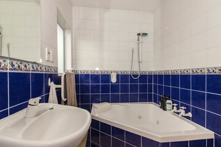 Photo of property in 15 Downing Avenue, Pirimai, Napier, 4112