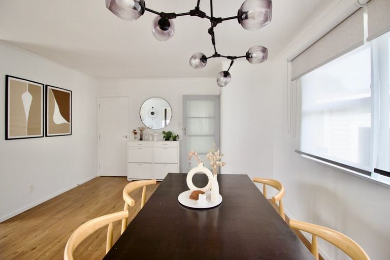 Photo of property in 5 Ngatoa Place, Glenfield, Auckland, 0629