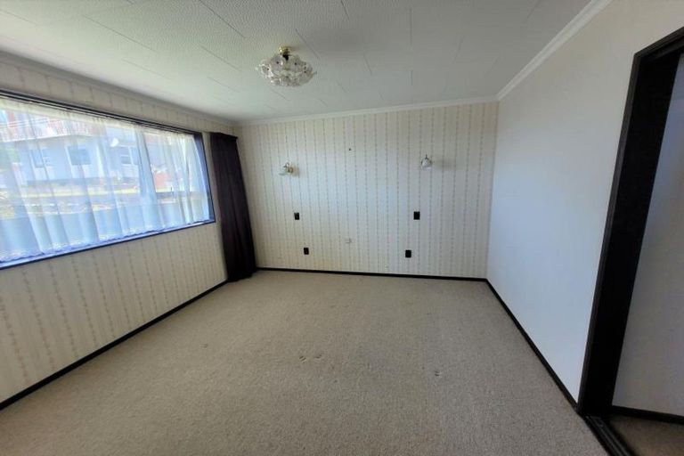 Photo of property in 10b South Road, Moturoa, New Plymouth, 4310