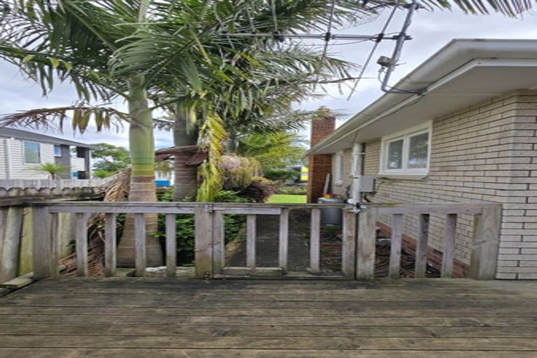 Photo of property in 4 Binsted Road, New Lynn, Auckland, 0600