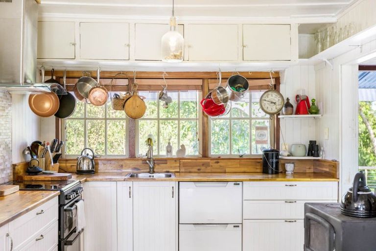 Photo of property in 98 Hanham Road, Kumeu, 0891