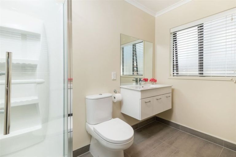 Photo of property in 31 Springvale Drive, Fairview Heights, Auckland, 0632