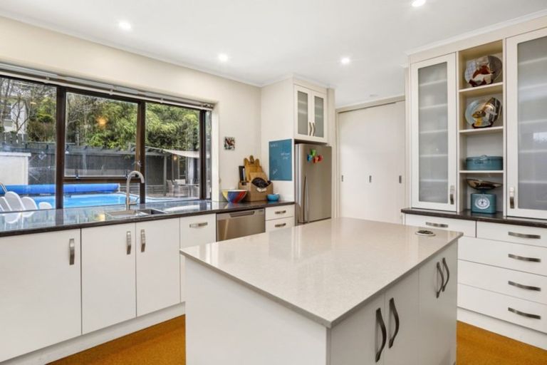 Photo of property in 24 Ranui Terrace, Tawa, Wellington, 5028