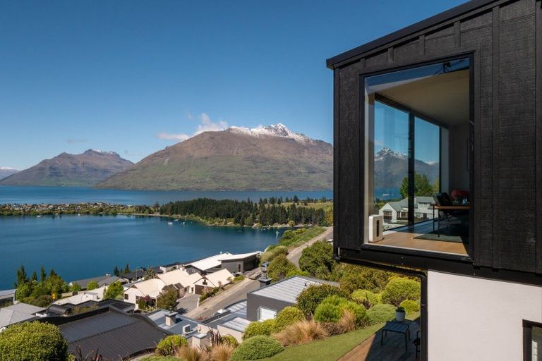 Photo of property in 92 Hensman Road, Queenstown, 9300